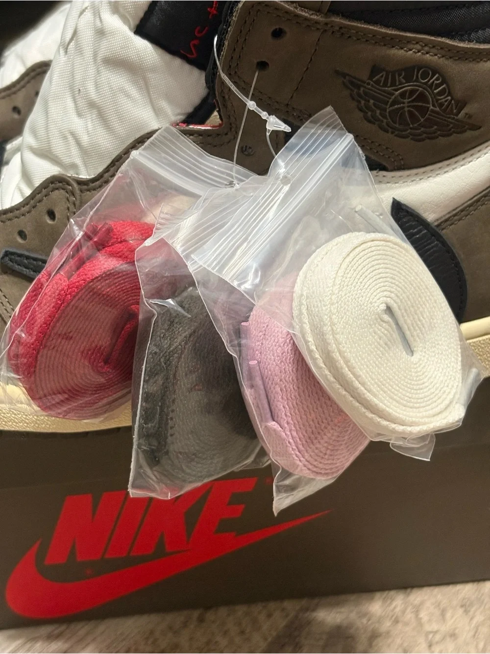 Jordan 1 low × Travis Scott Mocha High